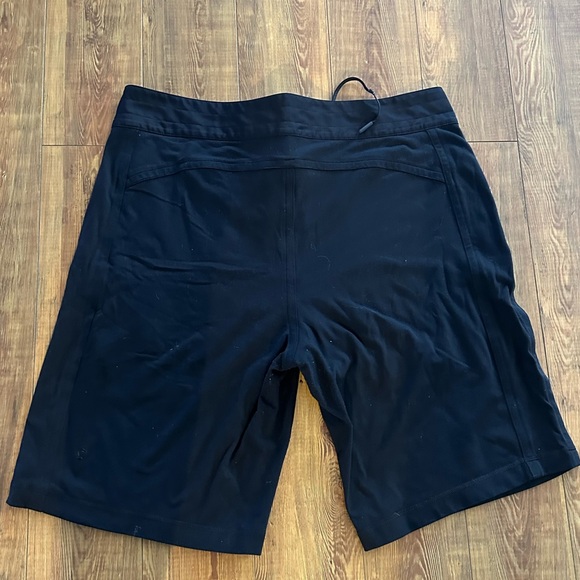 Vintage Lululemon men’s yoga shorts - Picture 4 of 5